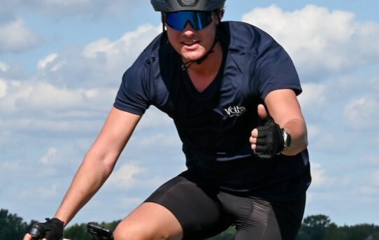 Triathlon Vroomshoop 2025 fietsers buitengebied 14.00-14.30 uur