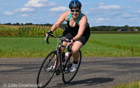 Triathlon Vroomshoop 2025 fietsers buitengebied 14.30-15.00 uur
