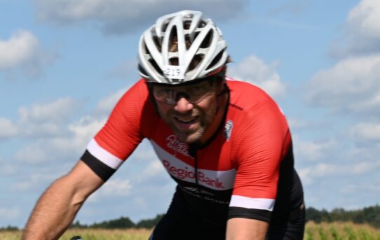 Triathlon Vroomshoop 2025 fietsers buitengebied 13:00 - 13:30 uur